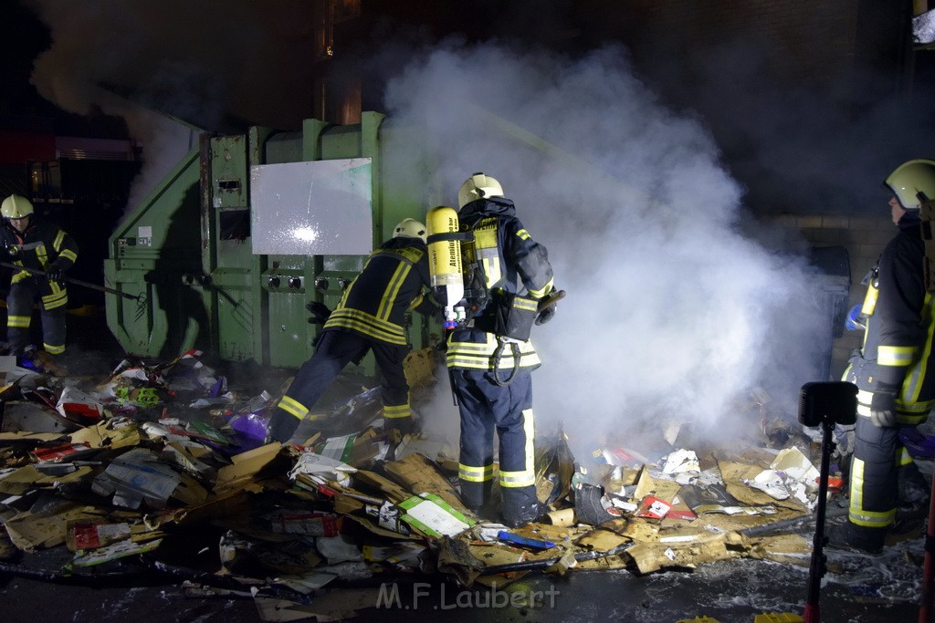 Feuer Papp Presscontainer Koeln Hoehenberg Bochumerstr P311.JPG - Miklos Laubert